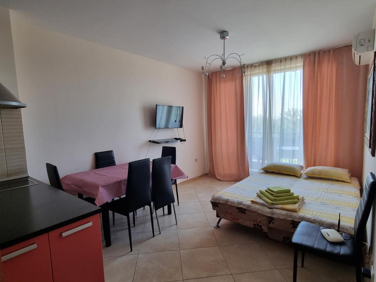Fantasy Apartments Saint Constantine And Helena Resort Sveti Konstantin Buitenkant foto